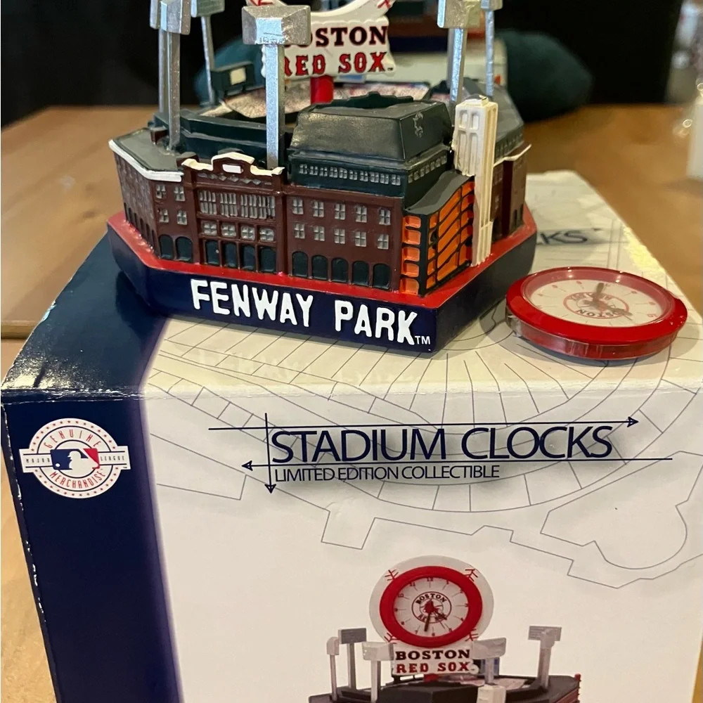 NEW Forever Collectibles Boston Red Socks Fenway Park Stadium Clock